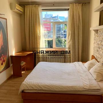 Еспланадна вул., 32