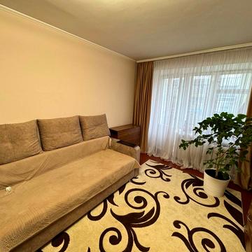 Камянецька вул., 38
