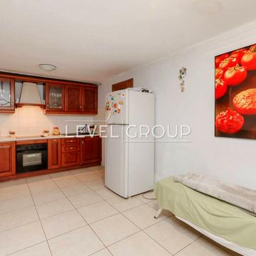 Менделєєва вул., 12