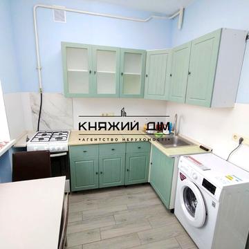 Леоніда Каденюка просп. (Юрія Гагаріна), 2/35