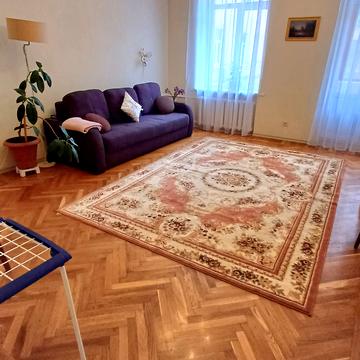 Інститутська вул., 24/7