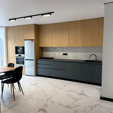 Степана Бандери вул., (Будинок 4)