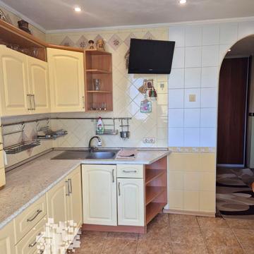 Райдужна вул., 37