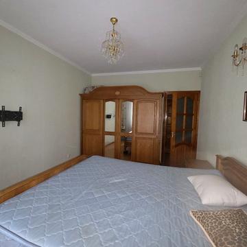 Гетьмана Кирила Розумовського вул. (Миколи Краснова), 19