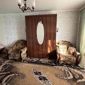 Академіка Доброхотова вул., 11