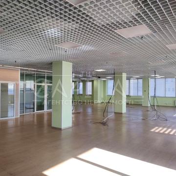 Вацлава Гавела бульв. (Івана Лепсе), 13