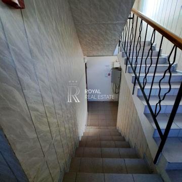 Дніпровський просп., 12