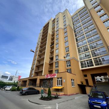 Валерія Лобановського вул., 30