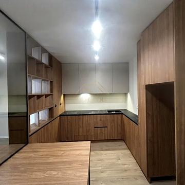 Романа Левицького вул., 4