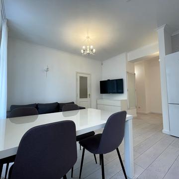 Івана Франка вул., 7