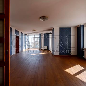 Валерія Лобановського вул., 24