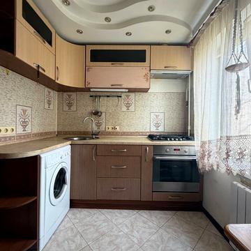 Героїв Дніпра вул., 3