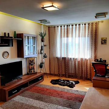 Кадетський Гай вул., 3