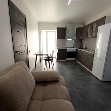 Поліська вул., 8