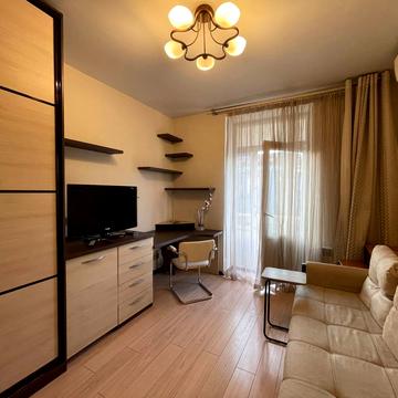 Дмитра Яворницького просп. (Карла Маркса), 46