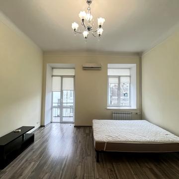 Саксаганського вул., 102