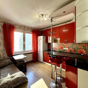 Миколи Лаврухіна вул., 14