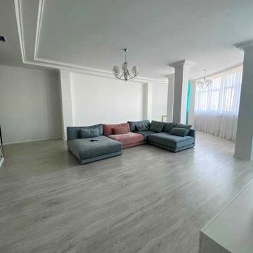 Мостобудівників вул., 18