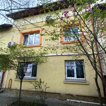 Червоної Калини просп., 8