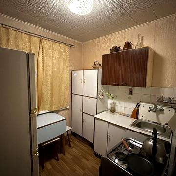 Богдана Хмельницького вул., 27