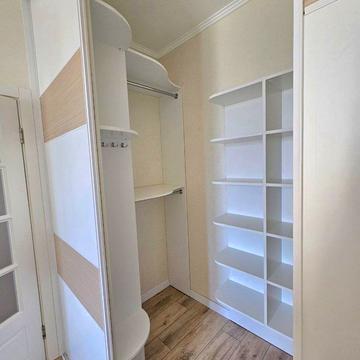 Практична вул., 8