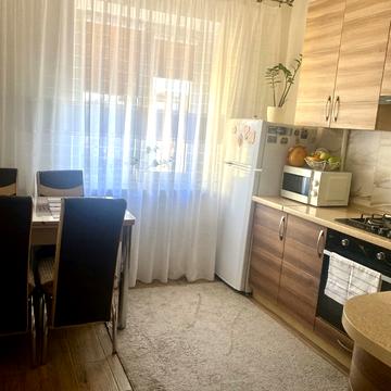 Леся Курбаса вул., 4