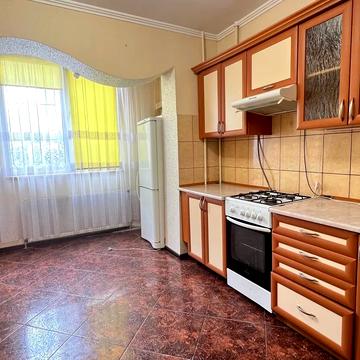 Молодіжна вул., 45