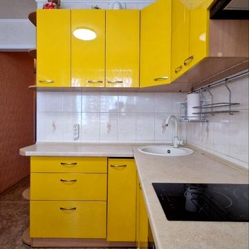 Менахем-Мендл Шнеєрсона вул. (Мініна), 9