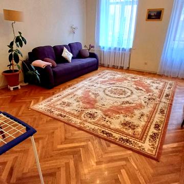 Інститутська вул., 24/7