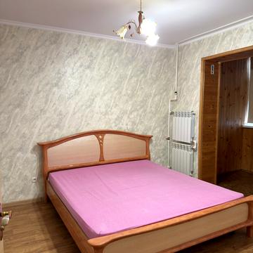 Академіка Єфремова вул. (Командарма Уборевича), 9