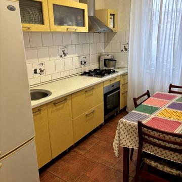 Металургів просп., 18