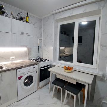 Ореста Левицького вул. (Академіка Курчатова), 11/32