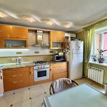 Сергія Ядова вул. (Ювілейна), 16а