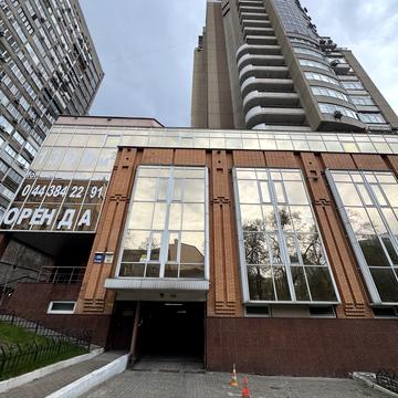 Богдана Хмельницького вул., 41