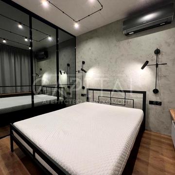 Зарічна вул., 4