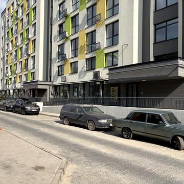 Угорська вул., 12