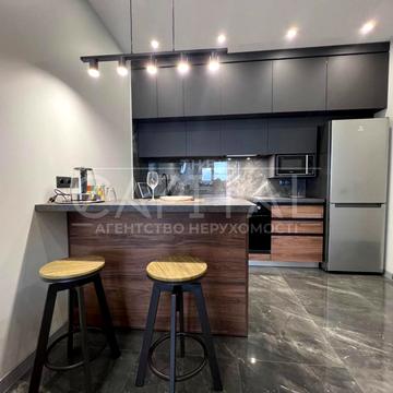 Зарічна вул., 4