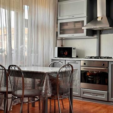 Героїв просп., 23