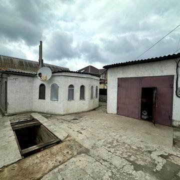 1-ша Ялтинська вул., 60