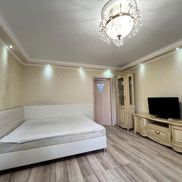 Антоновича вул. (Горького), 102