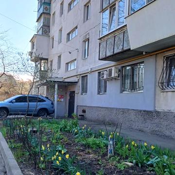 Бреуса вул., 1