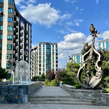 Героїв Небесної Сотні просп., 16/8