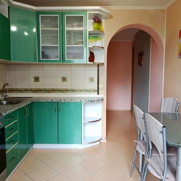 Подільська вул., 12