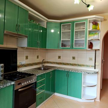 Подільська вул., 12