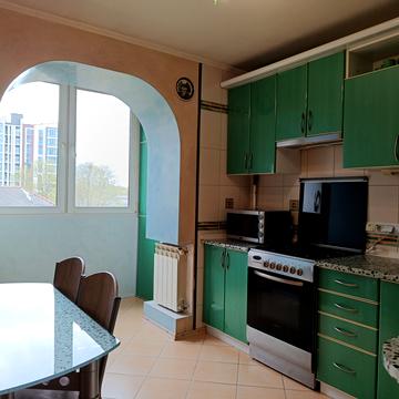 Подільська вул., 12