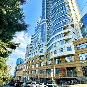 Дмитра Яворницького просп. (Карла Маркса), 3