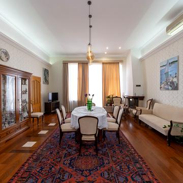 Шовковична вул., 36/7