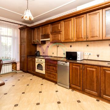 Гетьмана Мазепи вул., 35