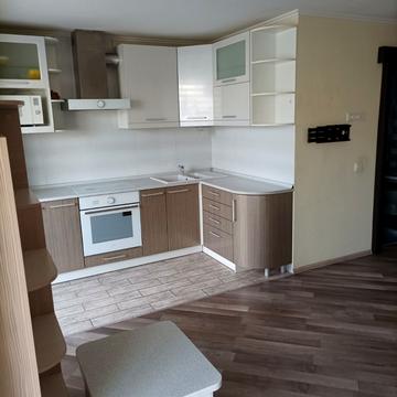 Менахем-Мендл Шнеєрсона вул. (Мініна), 9