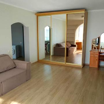 Єлизавети Чавдар вул., 13